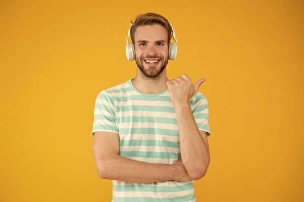 La radio como compañía durante esta pandemia 1 bigstock Cheerful Mood Music For Motiv 344616097 e1580749880805